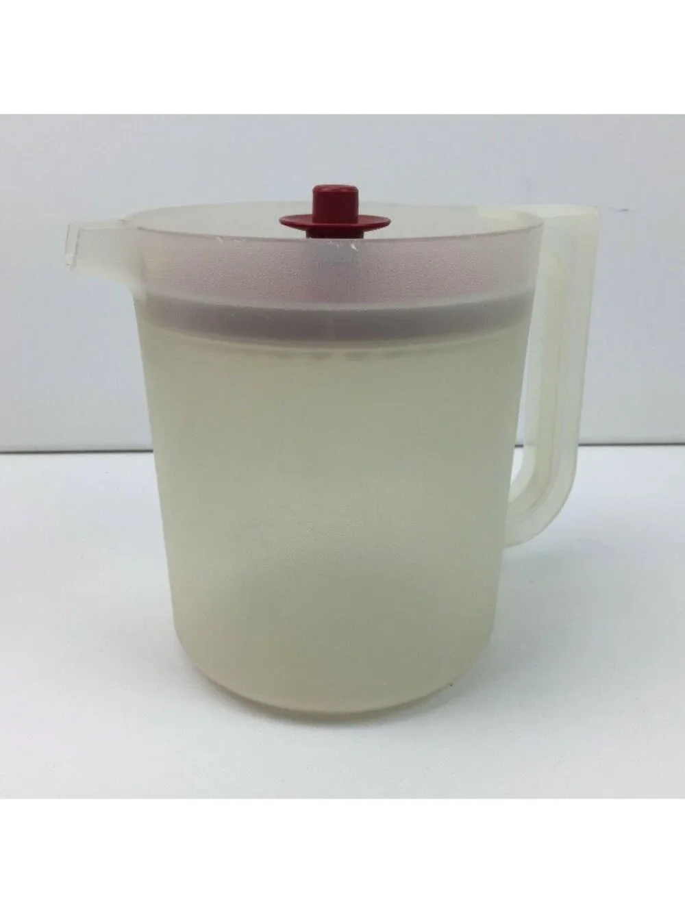 Tupperware 2 Qt Pitcher Red Push Button Lid Kitchen Drink 1/2 Gallon #1676